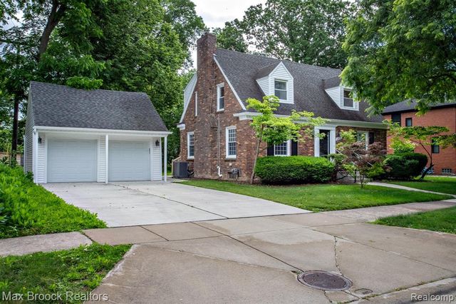 25830 Berkley Avenue, Huntington Woods, MI 48070