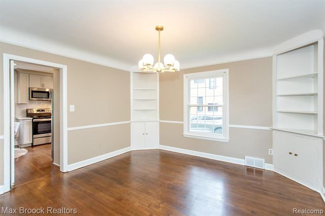 25830 Berkley Avenue, Huntington Woods, MI 48070