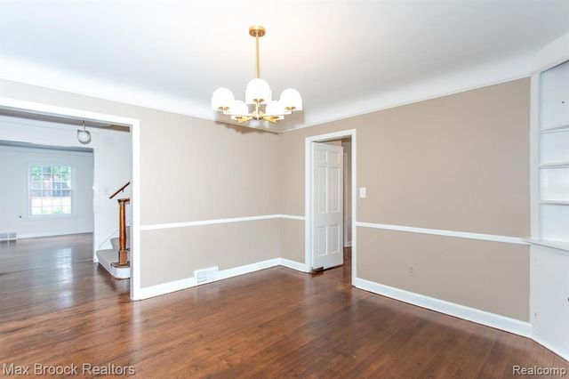 25830 Berkley Avenue, Huntington Woods, MI 48070