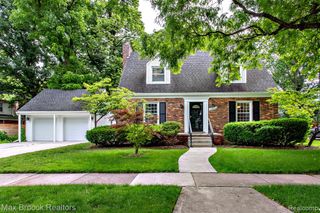 25830 Berkley Avenue, Huntington Woods, MI 48070