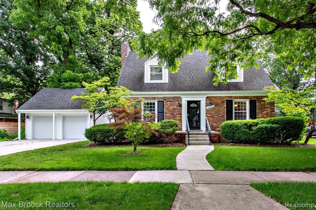 25830 Berkley Avenue, Huntington Woods, MI 48070