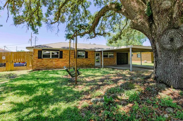24618 Pecan Place Dr, Plaquemine, LA 70764