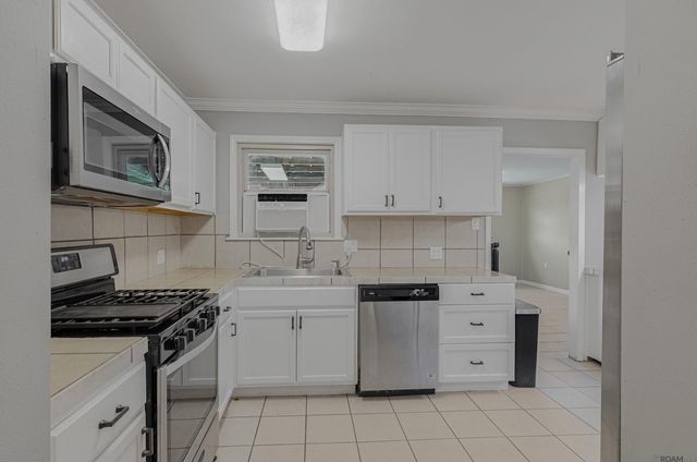 24618 Pecan Place Dr, Plaquemine, LA 70764