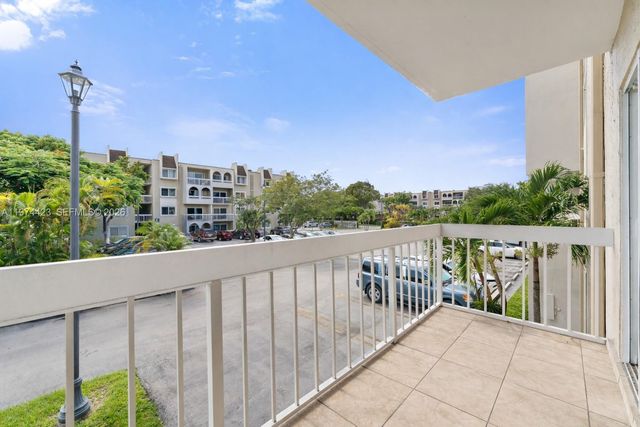 7700 Camino Real D202, Miami, FL 33143