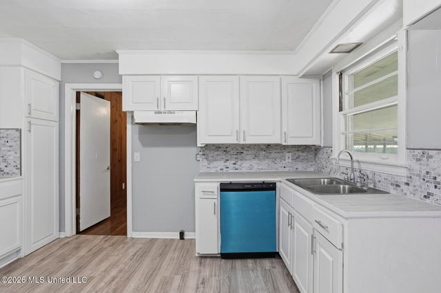 5863 Canton Park Drive, Jackson, MS 39211