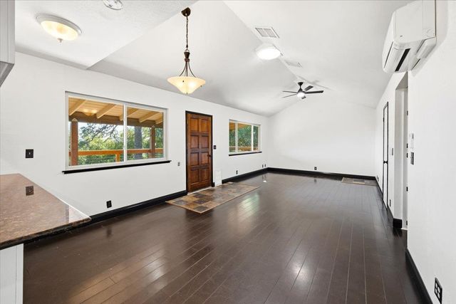 18572 Estrada Pl, Grass Valley, CA 95949