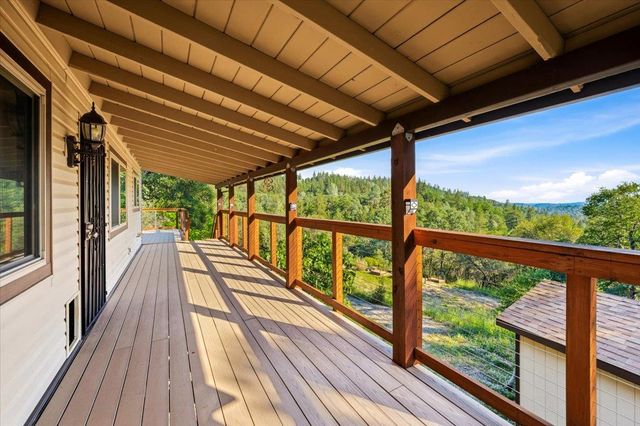 18572 Estrada Pl, Grass Valley, CA 95949