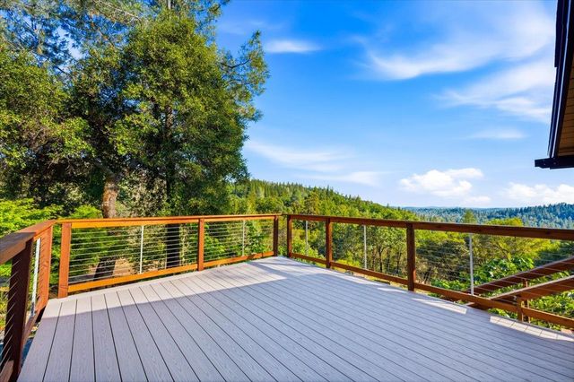 18572 Estrada Pl, Grass Valley, CA 95949