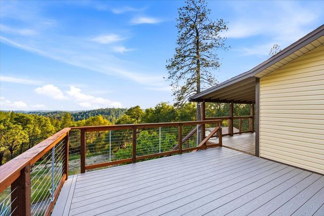 18572 Estrada Pl, Grass Valley, CA 95949