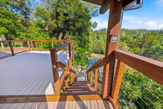 18572 Estrada Pl, Grass Valley, CA 95949
