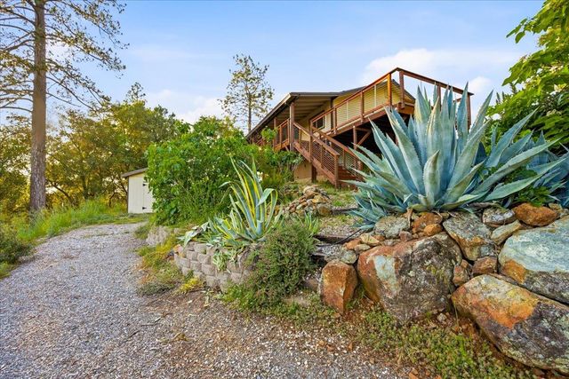 18572 Estrada Pl, Grass Valley, CA 95949