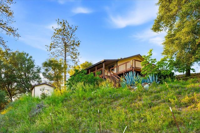 18572 Estrada Pl, Grass Valley, CA 95949