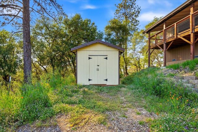 18572 Estrada Pl, Grass Valley, CA 95949