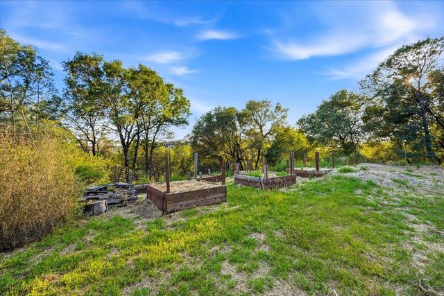 18572 Estrada Pl, Grass Valley, CA 95949