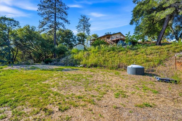 18572 Estrada Pl, Grass Valley, CA 95949