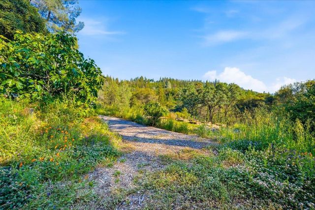 18572 Estrada Pl, Grass Valley, CA 95949