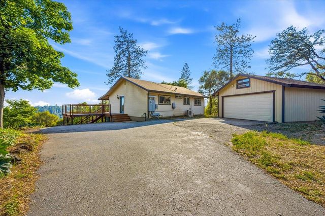 18572 Estrada Pl, Grass Valley, CA 95949