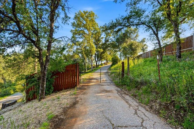 18572 Estrada Pl, Grass Valley, CA 95949