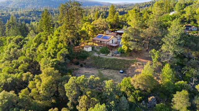 18572 Estrada Pl, Grass Valley, CA 95949