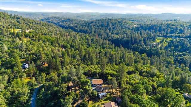 18572 Estrada Pl, Grass Valley, CA 95949