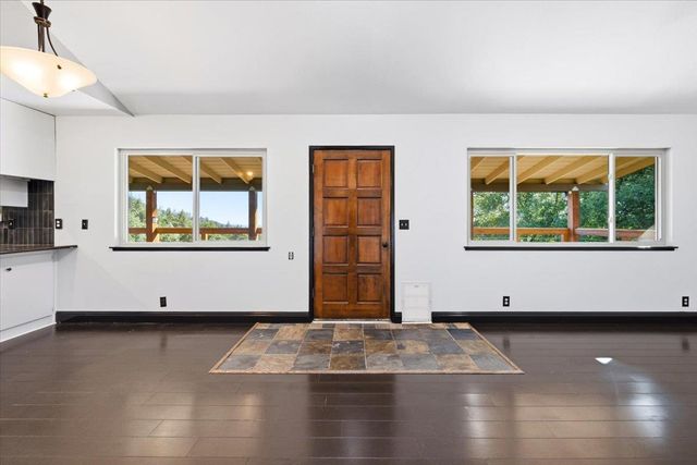 18572 Estrada Pl, Grass Valley, CA 95949