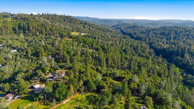 18572 Estrada Pl, Grass Valley, CA 95949