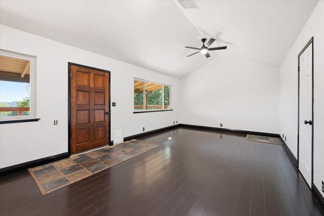 18572 Estrada Pl, Grass Valley, CA 95949