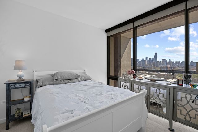 860 W Blackhawk Street 1401, Chicago, IL 60642