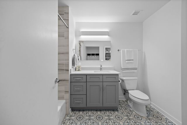 860 W Blackhawk Street 1401, Chicago, IL 60642