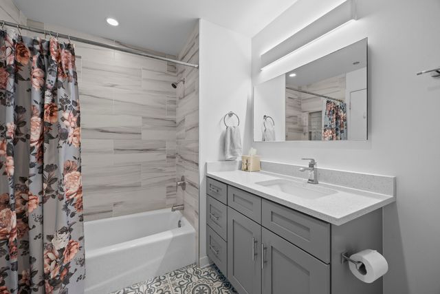 860 W Blackhawk Street 1401, Chicago, IL 60642