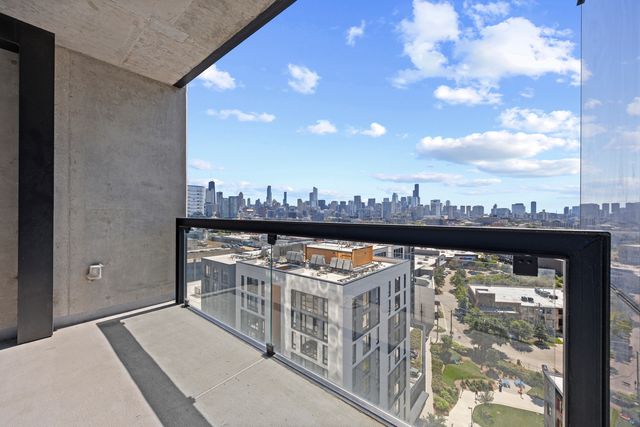 860 W Blackhawk Street 1401, Chicago, IL 60642