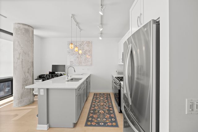 860 W Blackhawk Street 1401, Chicago, IL 60642