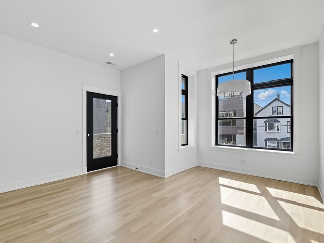 2471 N Clybourn Avenue 1, Chicago, IL 60638