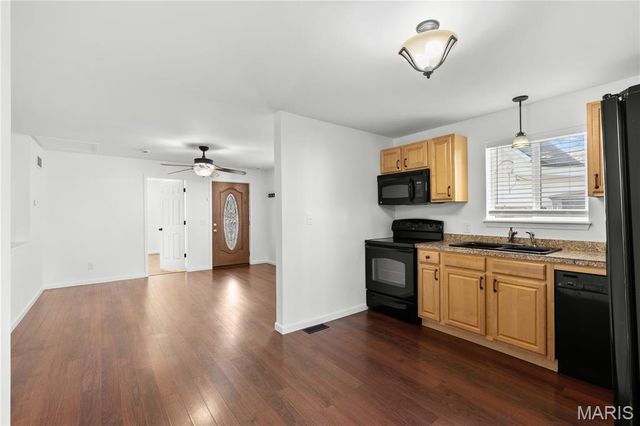 723 N 7th Street, St Charles, MO 63301