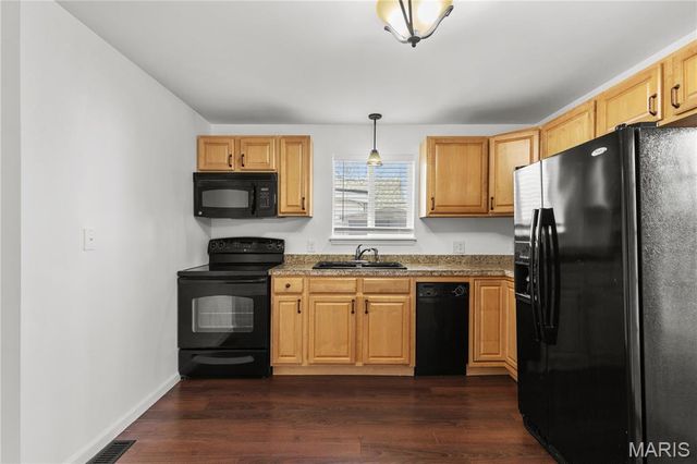 723 N 7th Street, St Charles, MO 63301