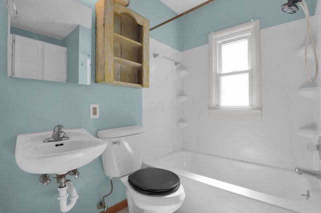 18 Watson Street, Fredericktown, OH 43019