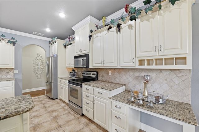 323 Saint James Avenue, Springdale, AR 72764