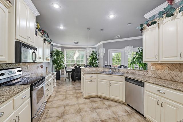 323 Saint James Avenue, Springdale, AR 72764