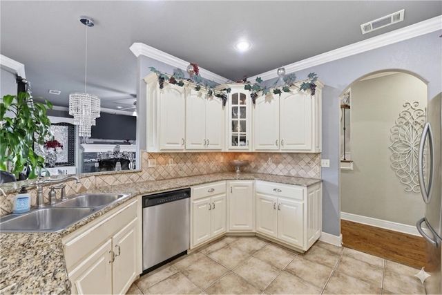 323 Saint James Avenue, Springdale, AR 72764