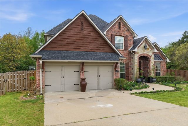 323 Saint James Avenue, Springdale, AR 72764