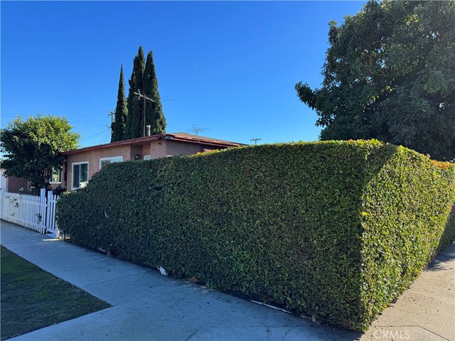 10406 San Carlos, South Gate, CA 90280