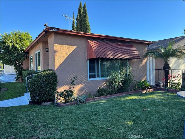 10406 San Carlos, South Gate, CA 90280