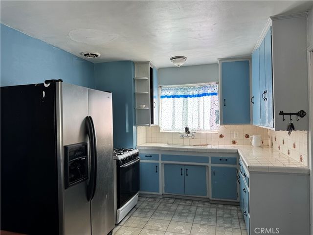 10406 San Carlos, South Gate, CA 90280