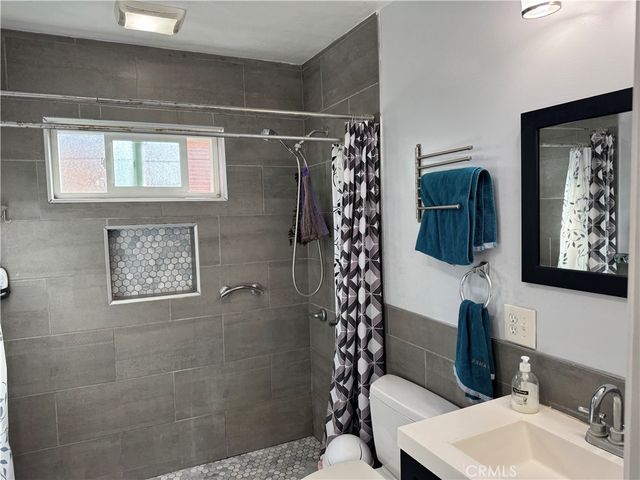 10406 San Carlos, South Gate, CA 90280