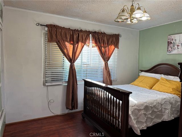 10406 San Carlos, South Gate, CA 90280