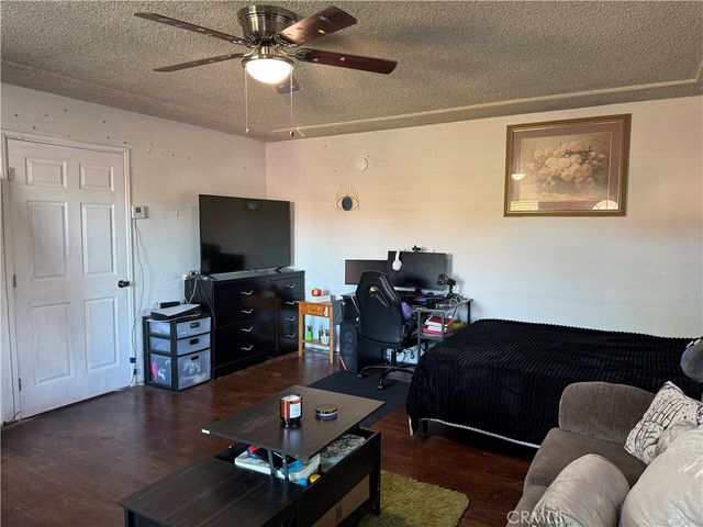 10406 San Carlos, South Gate, CA 90280