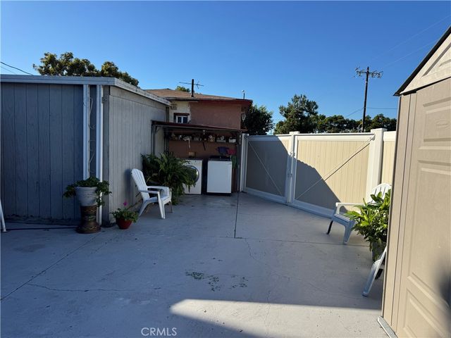 10406 San Carlos, South Gate, CA 90280