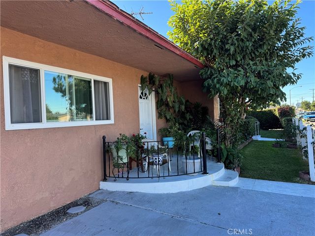 10406 San Carlos, South Gate, CA 90280