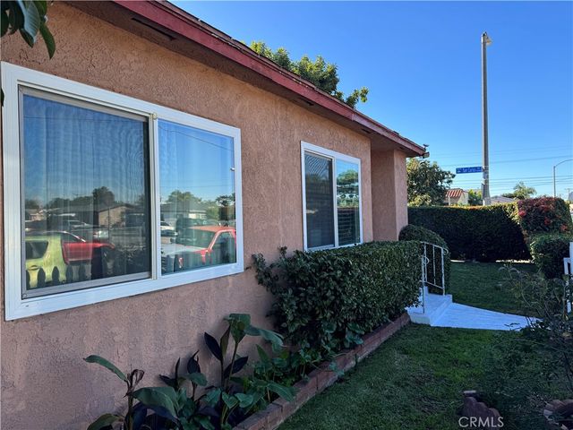 10406 San Carlos, South Gate, CA 90280