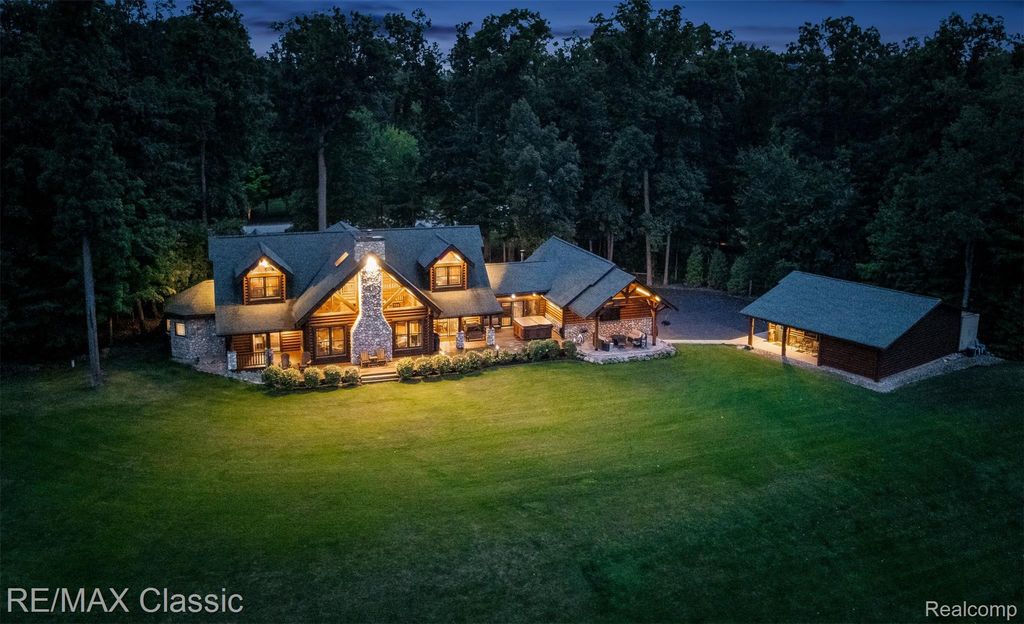 4489 Clara Louise Ct, Saline Township, MI 48176